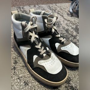 Women’s sport skate shoes lace up front athletic sneakers